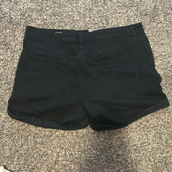 Universal Thread shorts black size 12/31R high rise midi - Picture 2 of 3